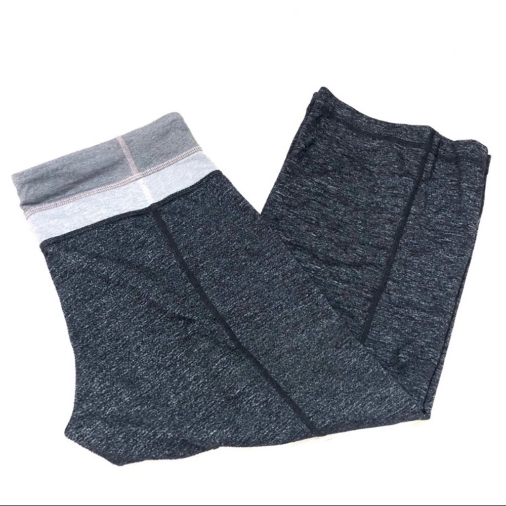 Lululemon Groove Crop in Heathered Gray 6